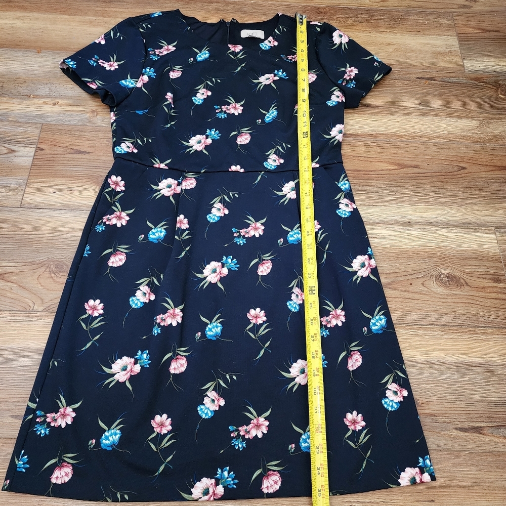 LOFT Dress Women's 10 Navy Blue Floral Short Sleeve - Picture 7 of 9